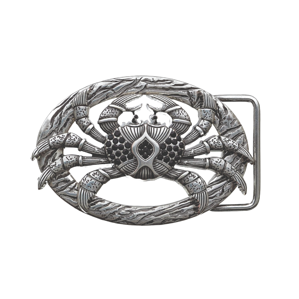 Detailed oval silver crab belt buckle with a textured stone-like border, a unique fashion accessory with an animal-themed Italian design.